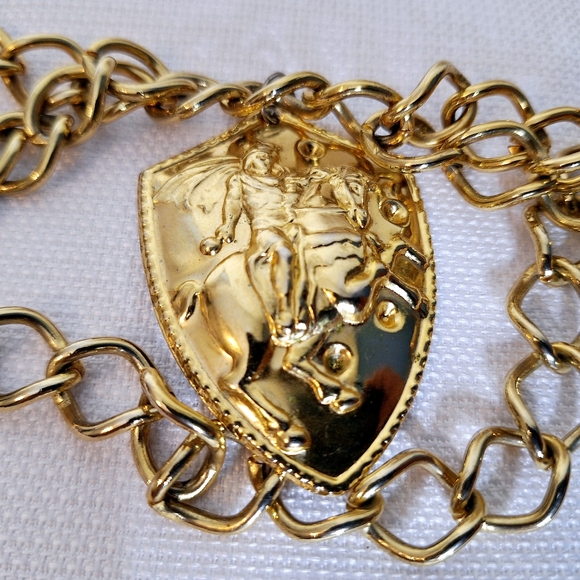 Vtg. Gold finish charm chain belt. - Picture 4 of 7